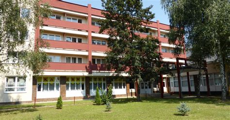 Stredná odborná škola obchodu a služieb .